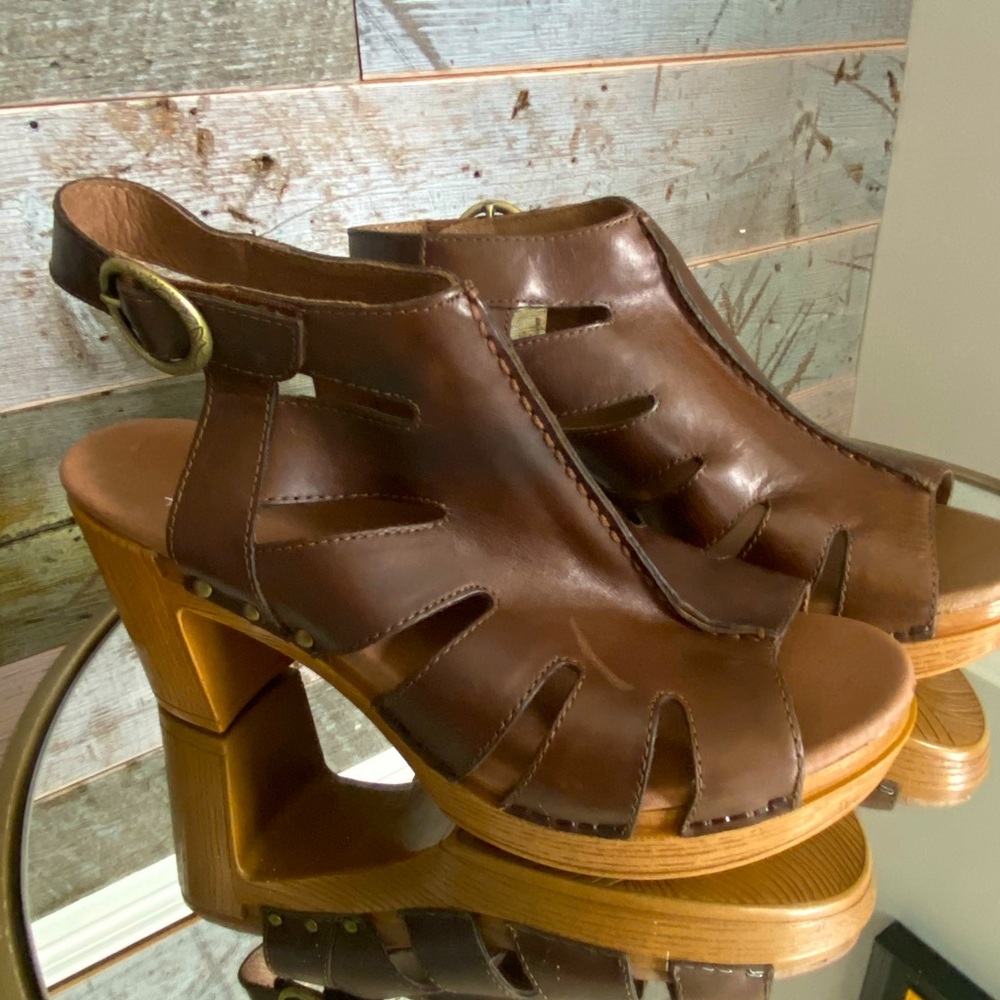 Dansko Women’s Brown Leather Sandals NWOB